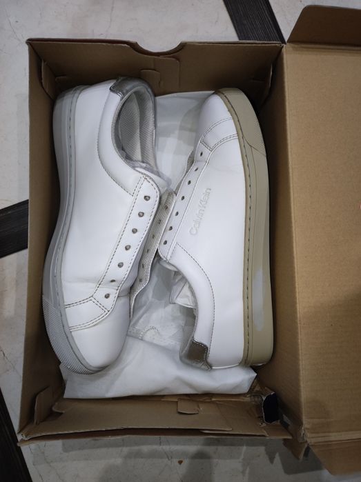 Оригінальні жіночі кросівки