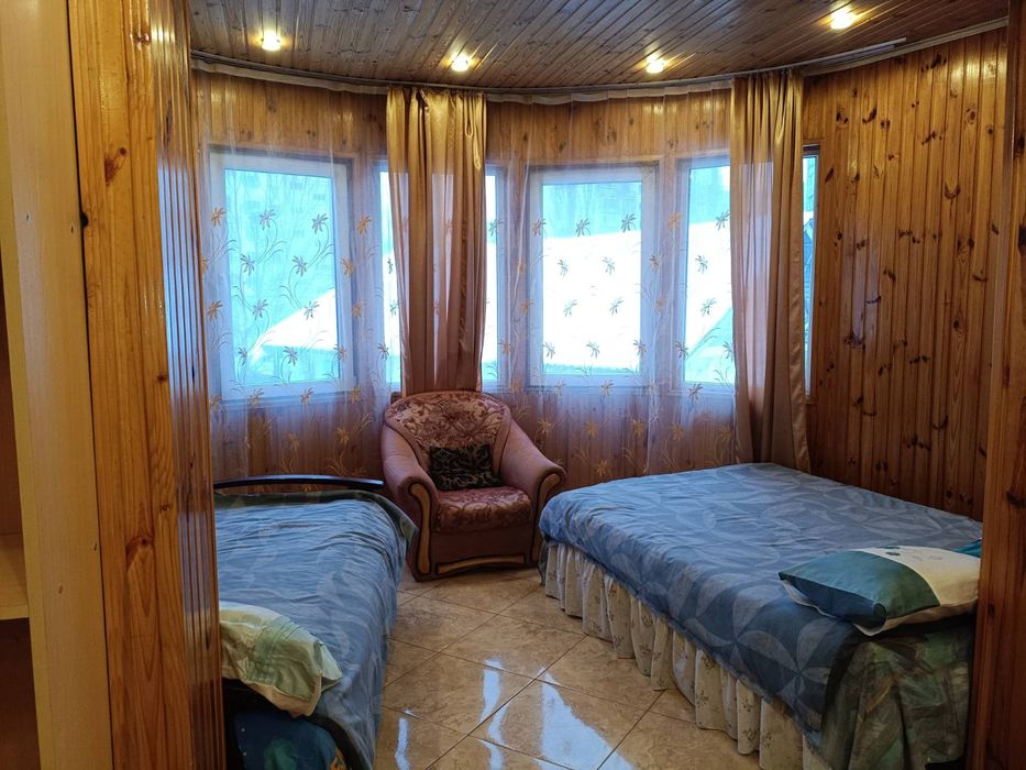 Дом для мероприятий бассейн, баня, генератор,до 45 чел. Почайна