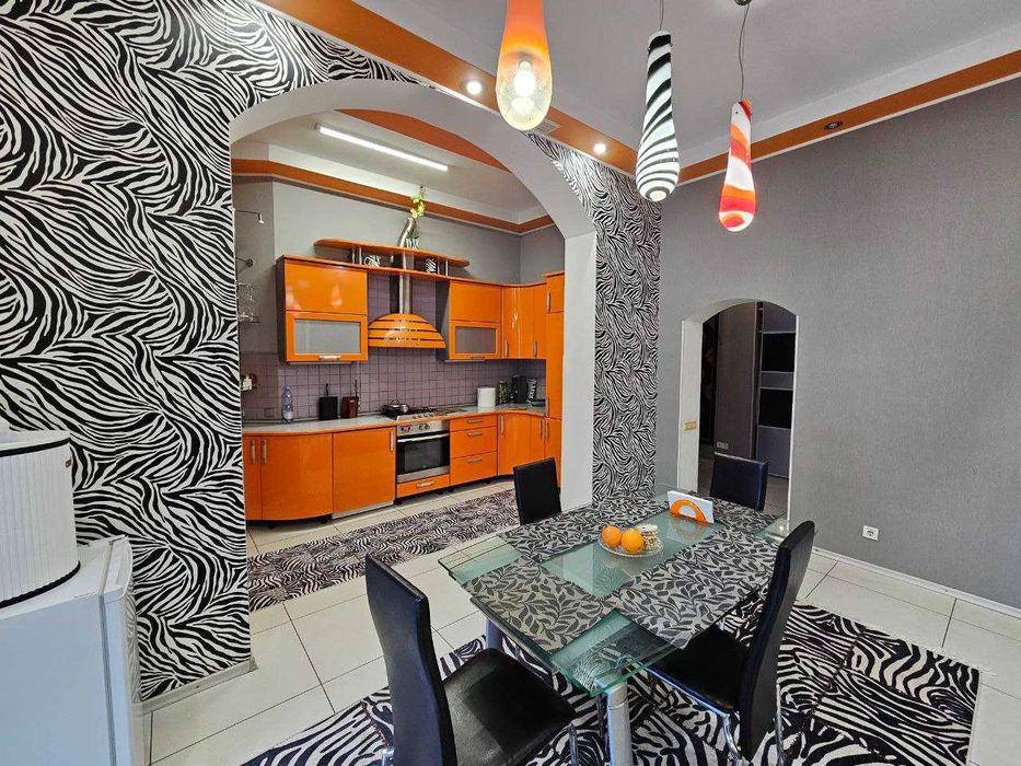 Продаж унікальної квартири на вул. Руська, поруч ЦУМ