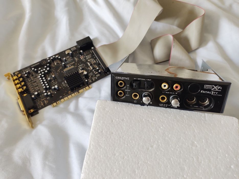 Комплект: звуковая карта Creative Sound Blaster X-Fi SB0460 и передняя панель  sb0250