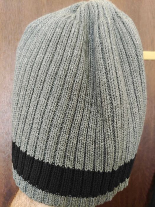 Czapka h&m szarka z granatowym pasem