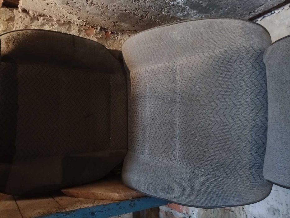 Передние сидения Мазда 626 86 год хетчбек ткань. Цена за пару