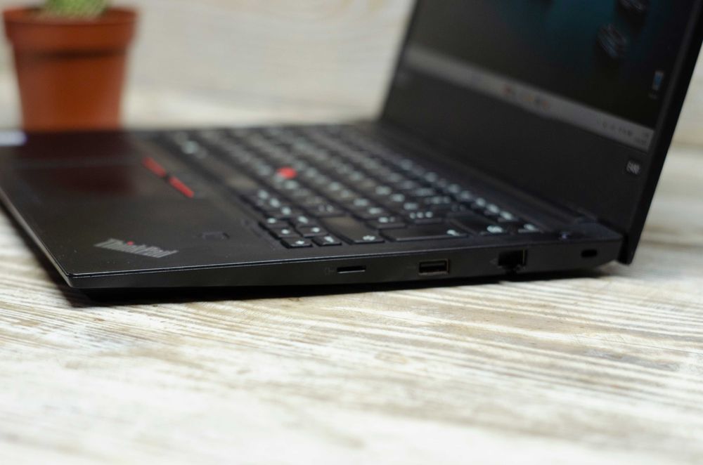 Thinkpad E480 i5-8250u office2021認証済み Lenovo ThinkPad E480 (14″FHD IPS, i5-8250U/8Gb/256GB SSD