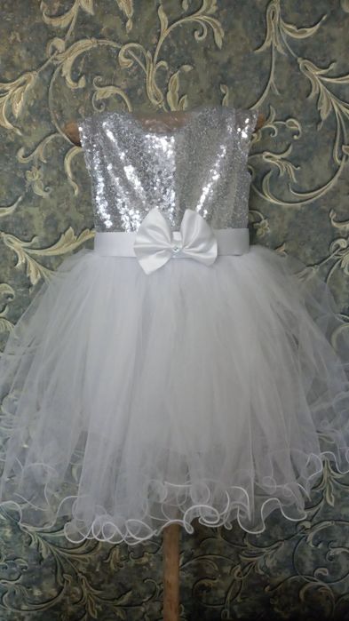 Продам  платье для утренника