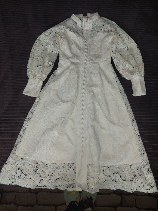 Красиве мереживне плаття