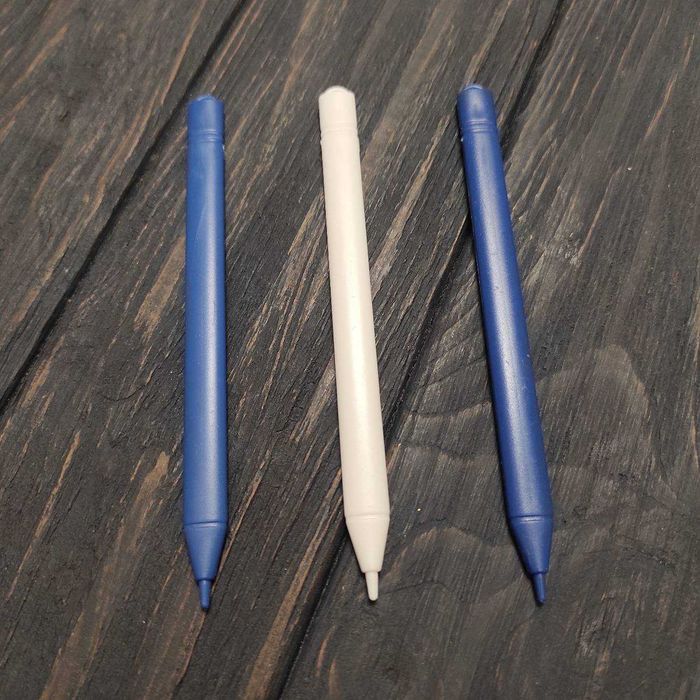 Стилус для управления резистивным сенсорным экраном одним лотом