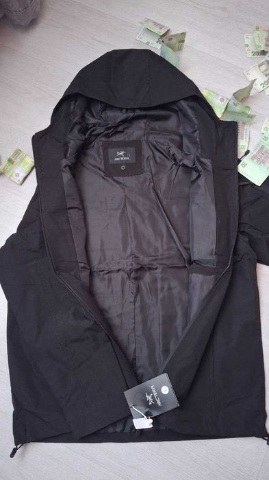 Вітровка Arc’teryx