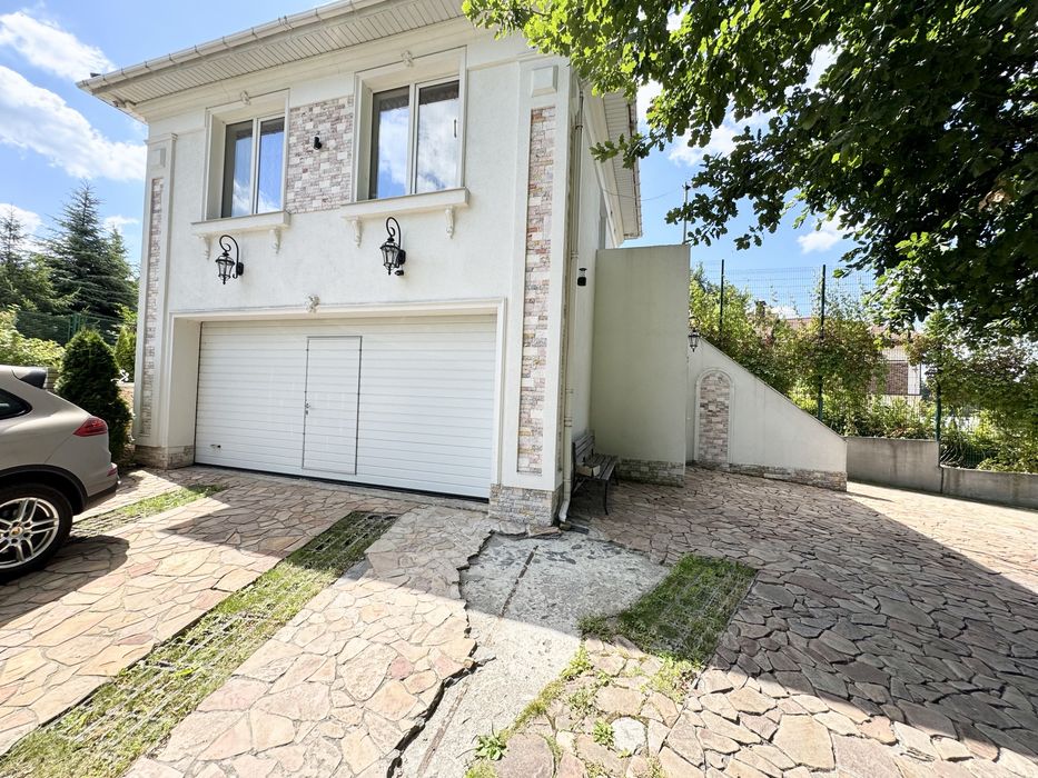 КМ Нова Ходосівка будинок 600 м² 20 соток гостьовий будинок лазня ліс