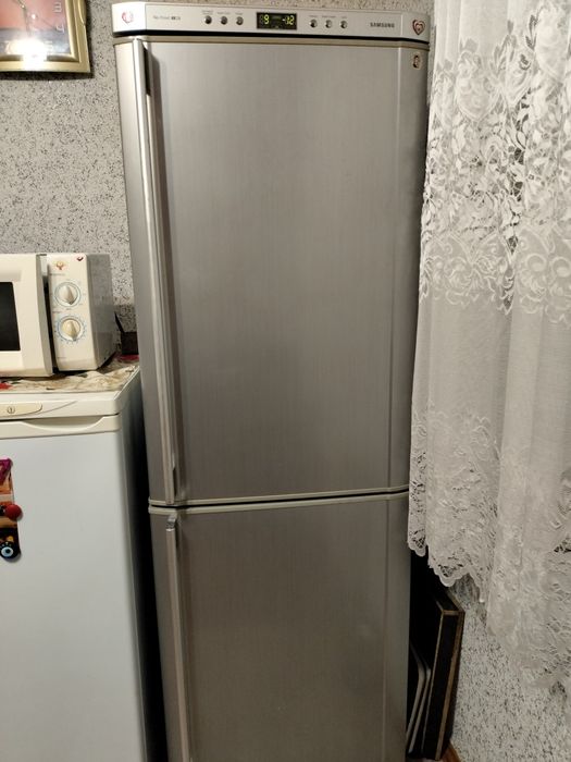 Холодильник Samsung