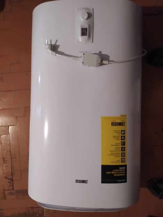 Продам на запчасти бойлер Zanussi ZWH/S 80 AZURRO PRO WiF