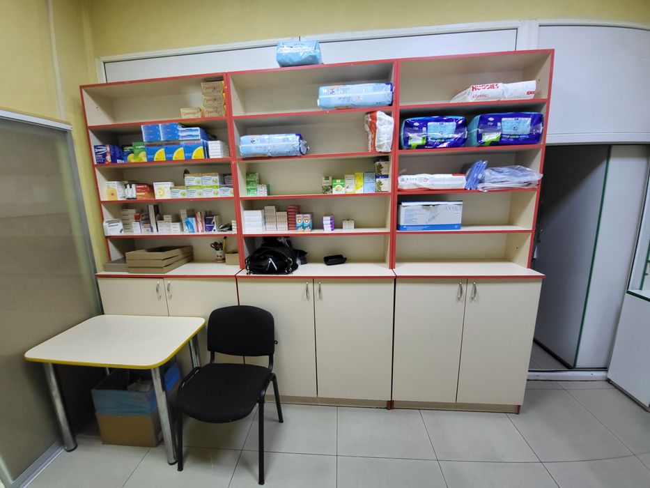 Продам аптечні меблі