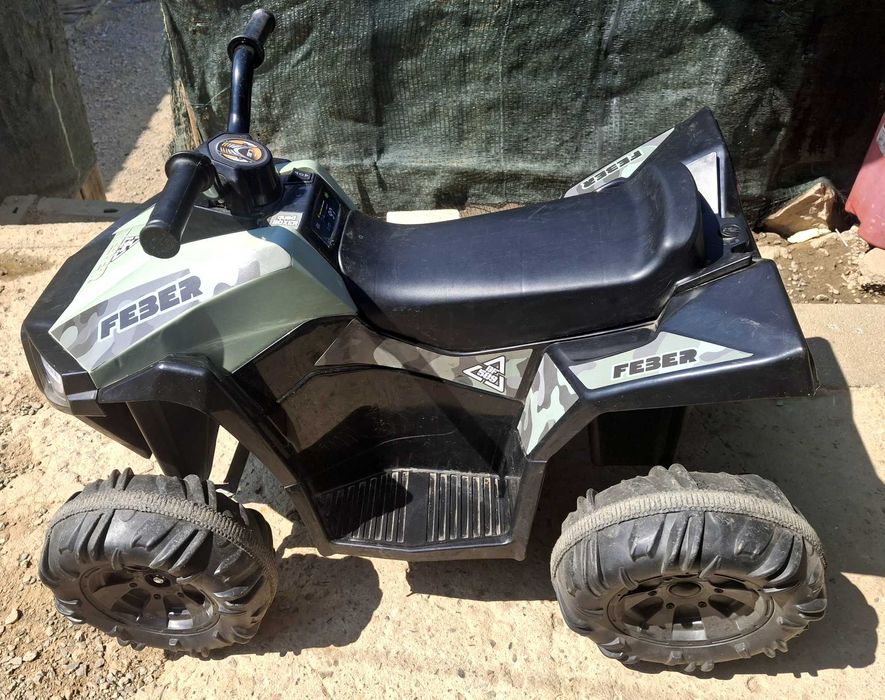 Moto 4 Crianca, marca Feber