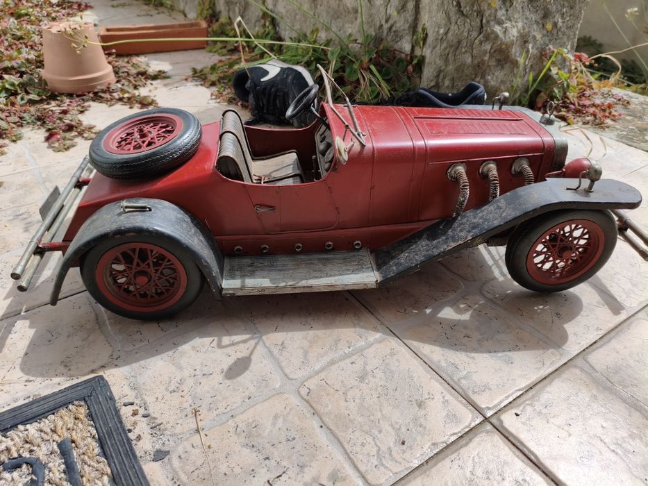 Modelo de Mercedes de 1940 artesanal