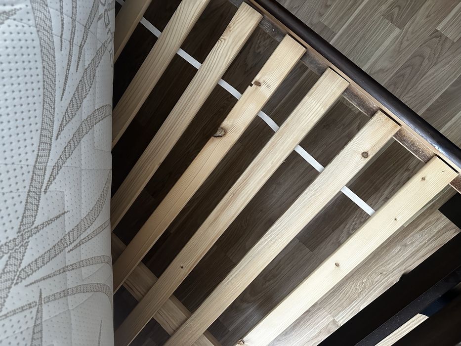 Drewniane łóżko 160x200 i 2 szafki nocne