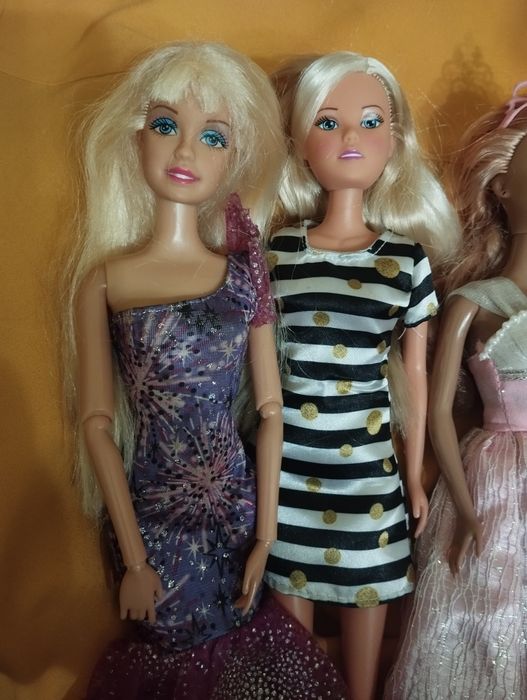 Куклы. Аналог Барби. Цены разные.