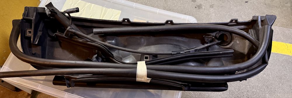 Plasticos+borrachas Corta fogo BMW E46 + Esguichos agua capo