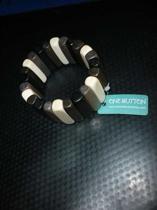 One Button nowa drewniana bransoletka orientalne drewno
