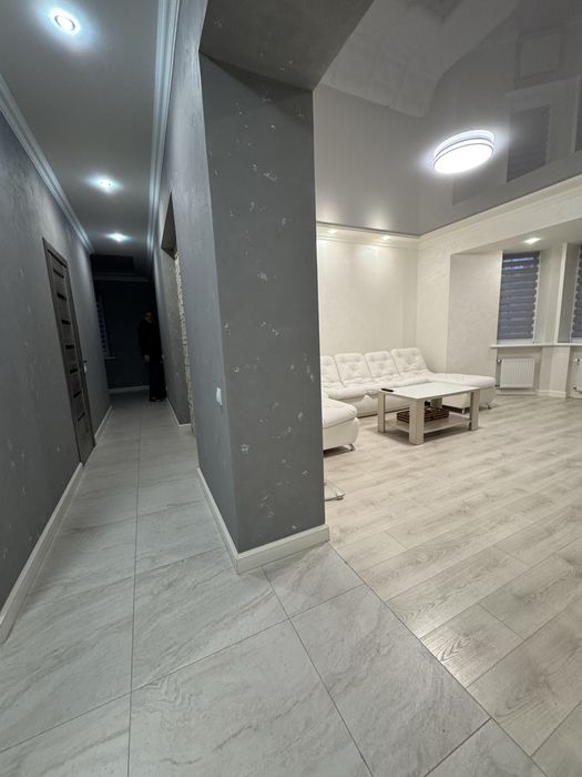 Центр. Сучасний, новий ремон, меблі, техніка. Ніхто не жив