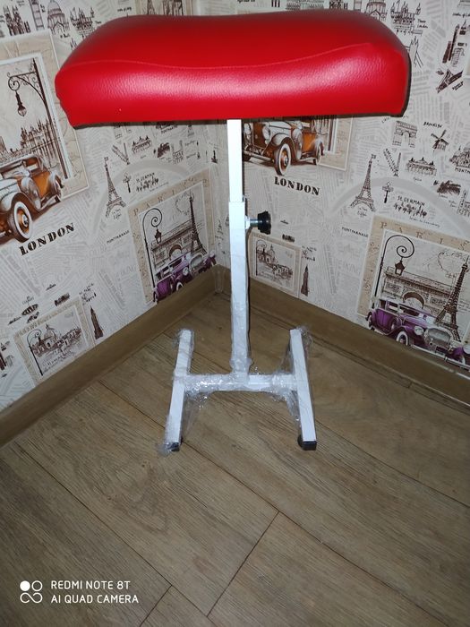 Полка под лакиподставка под руку