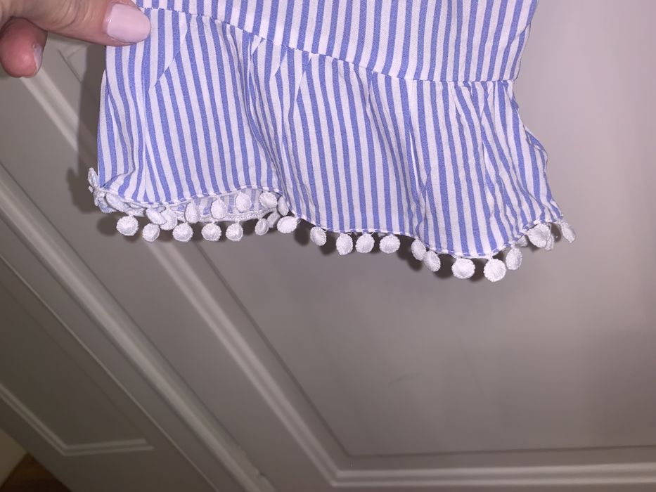 Top azul e branco às riscas