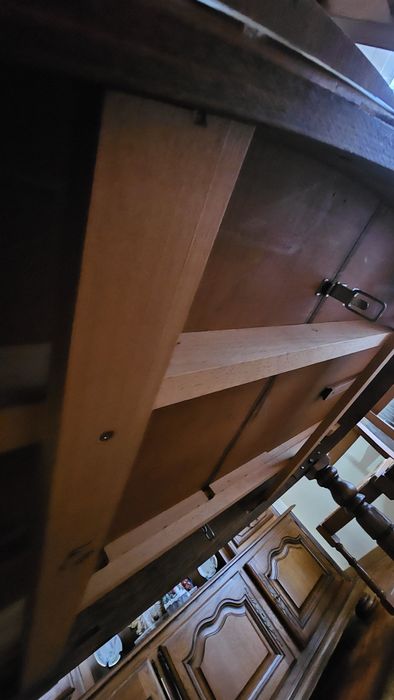 Mesa oval em madeira maciça com 6 cadeiras