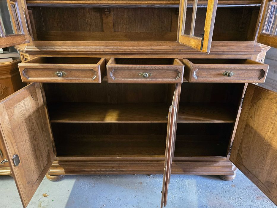 Sprzedam piękną dębową witrynę