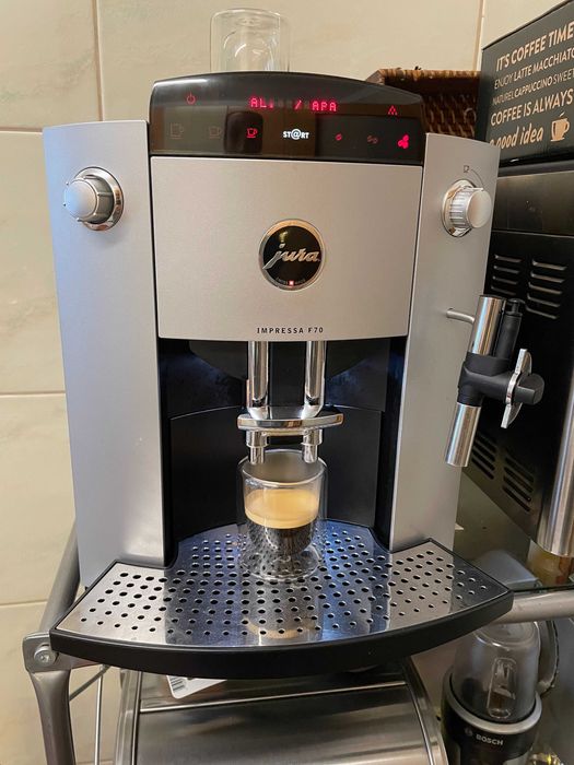 Máquina de Café Jura F70 Automática – Qualidade Suíça