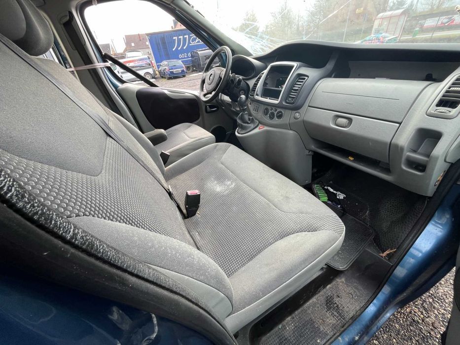opel vivaro 2.5 cdti G9U630 PF6012 21E samochód na części
