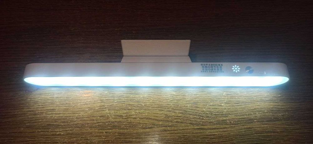 Светильник светодиодный, автономный (оснащен встроенным аккумулятором)