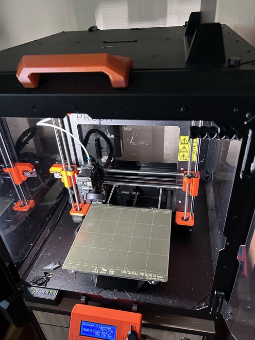 Drukarka 3D Prusa MK3S w zakmnietej obudowie, LED, wentylacja