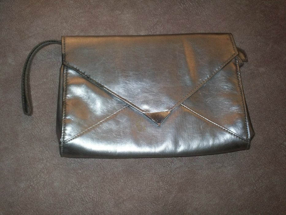 Две  разные сумки