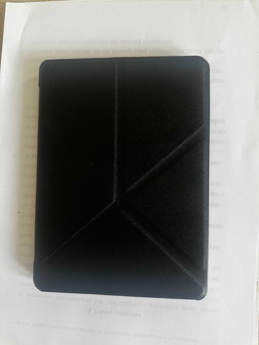 Kindle Paperwhite 11 gen. 8 GB + etui – bardzo dobry stan