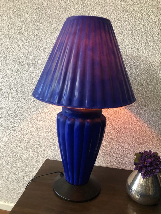 Candeeiro em vidro fosco azul
