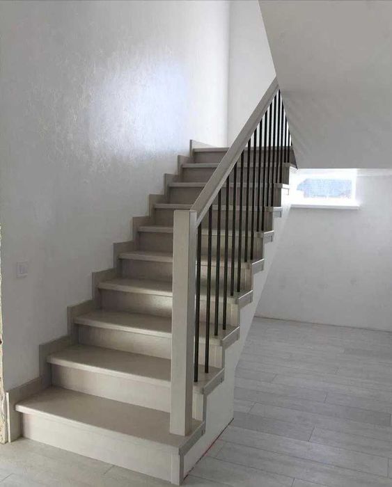 Ступеньки для Дома из ясеня