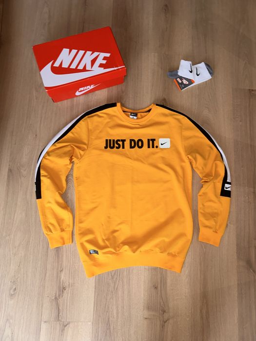 Продам оріг  Nike Sportswear Just Do It Crewneck Sweatshirt (Yellow)