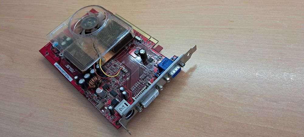 Placa Gráfica Asus ATI RADEON  X1600 PRO 256 MB