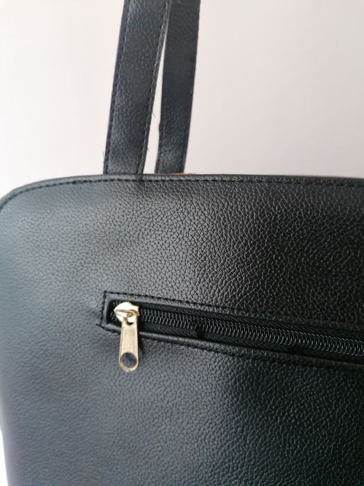 Mala de Senhora castanha e preta