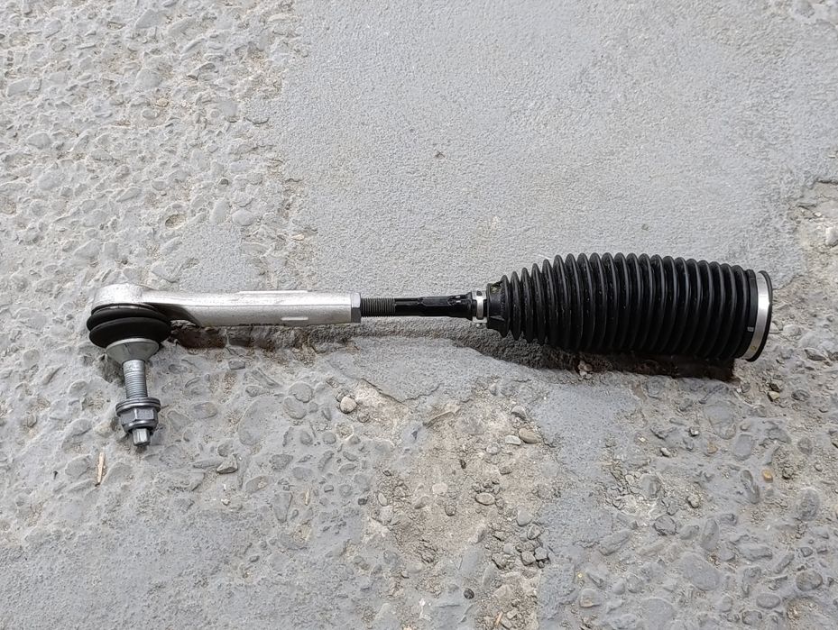 Рульова тяга взборі Tesla Model Y