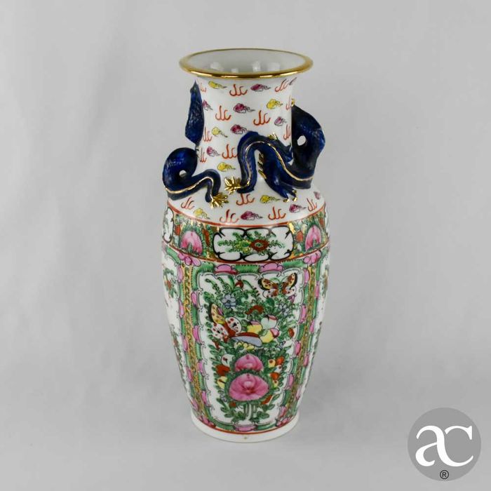 Jarrão em porcelana da China decoração Mandarim com dragões em relevo, circa 1960