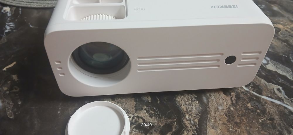 Портативный проектор iZEEKER IPL310