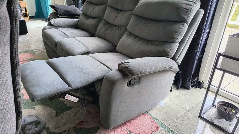 Sofa wypoczynkowa z funkcją relaksu