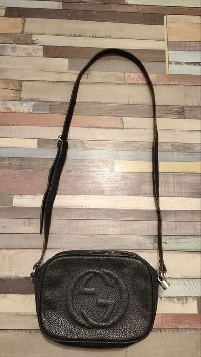 damska czarna torba na ramię z logo