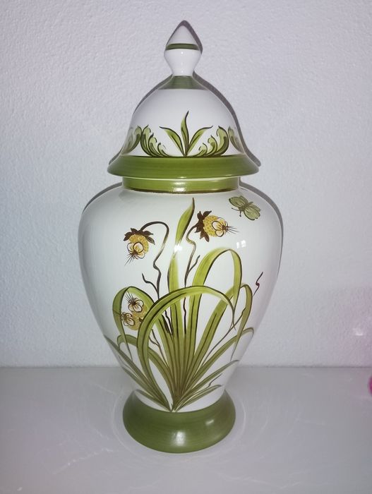 Pote Decorativo e Bule de Chá em Porcelana