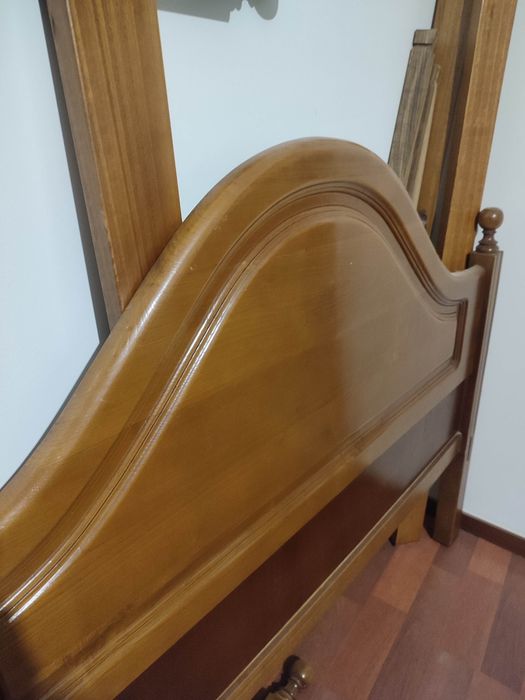 Armação de cama, em madeira maciça