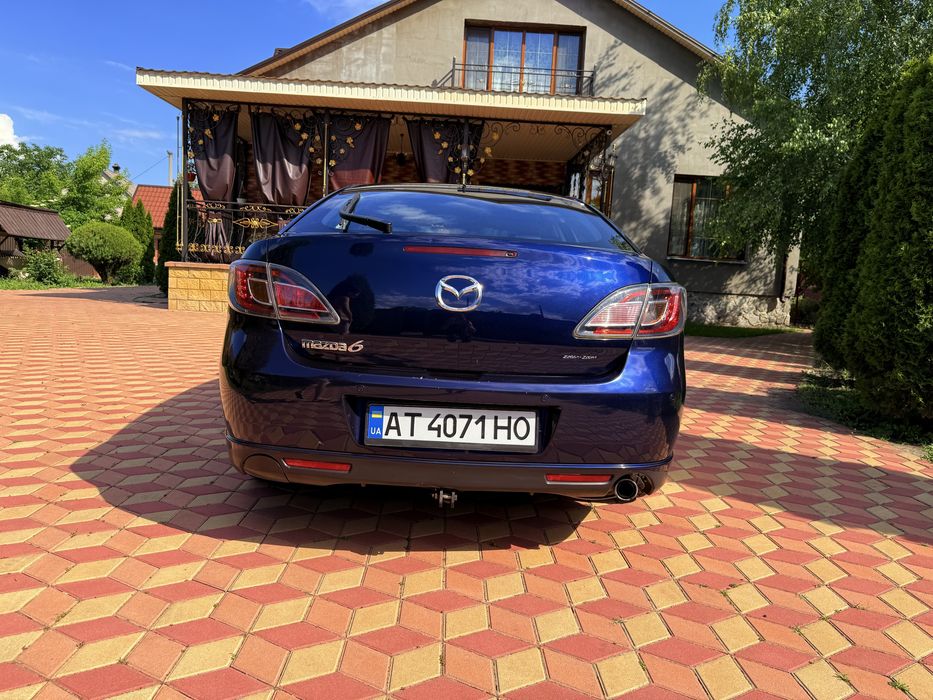 Продам свой  автомобиль MAZDA 6