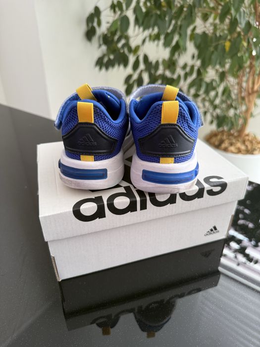 Дитячі кросівки Adidas 25,5 розмір