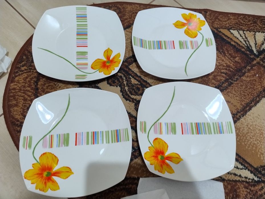 Zestaw obiadowy nowych talerzy