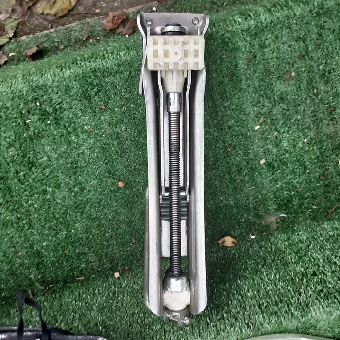 Домкрат Мерседес 2018 г