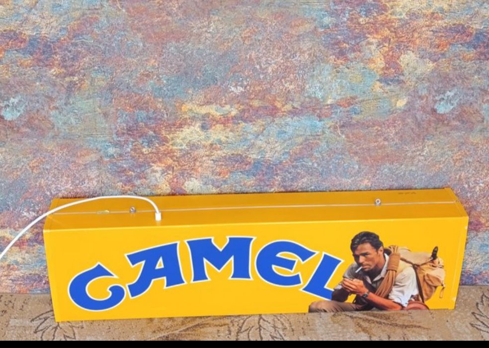 Reklama podświetlana Camel