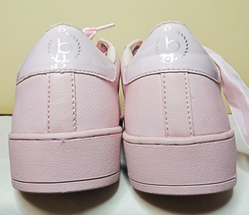 Жіночі рожеві кросівки